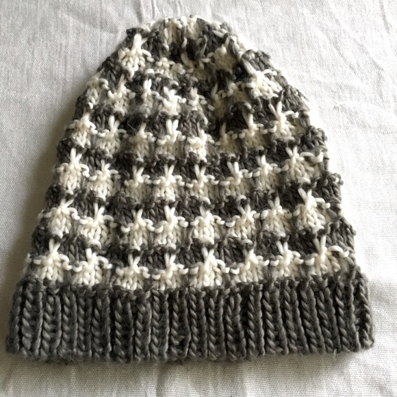 Gray and white knit toque - Picture 2 of 4